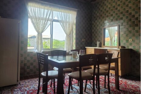 اتاق کنج سردر اقامتگاه بومگردی رامسر