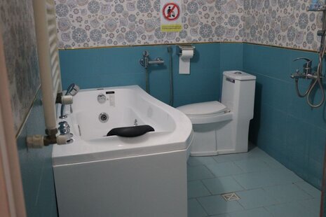 اتاق سه تخته (VIP) در اقامتگاه بومگردی مهریز