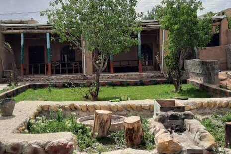 اتاق 20متری چوبی در اقامتگاه بومگردی در ماه نشان