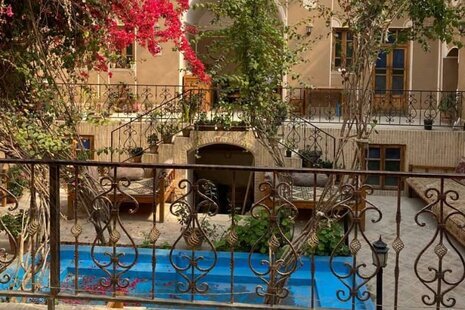 اتاق 3 نفره بالا در اقامتگاه بوم گردی در یزد