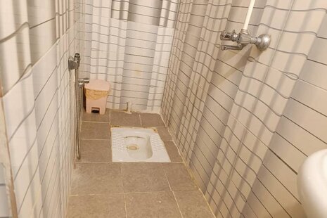 اتاق گل محمدی در بومگری بندر لافت