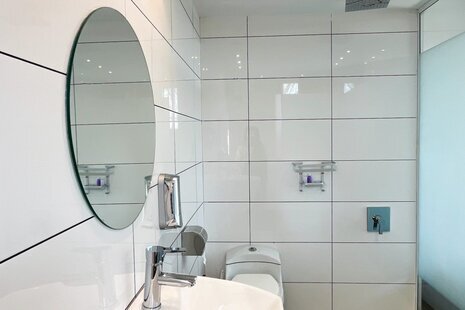 اتاق دونفره تراس دار در هاستل در اصفهان