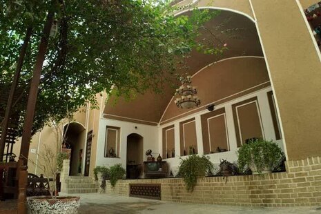 اتاق دو تخته در هتل سنتی در یزد