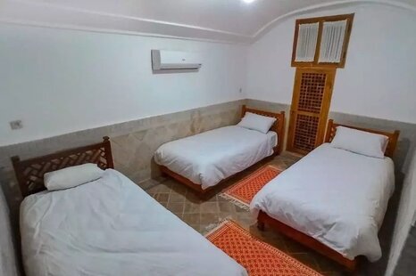 اتاق سنتی پنچ تخته ViP سرداب در بوم گردی کاشان