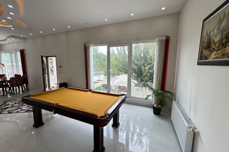 ویلا سه خواب استخردار رز آبی در چهارباغ