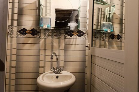 اتاق گل محمدی در بومگری بندر لافت