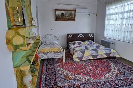 اتاق خوردیم در اقامتگاه بومگردی رامسر