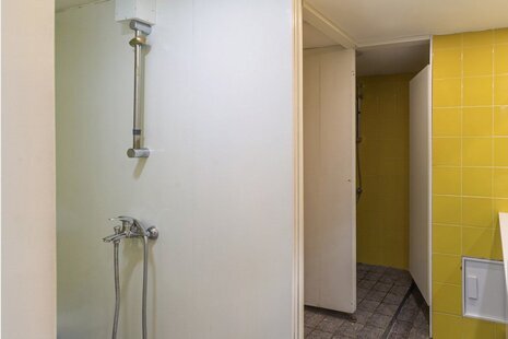 اتاق 8نفره خوابگاهی آقایان در هاستل اصفهان