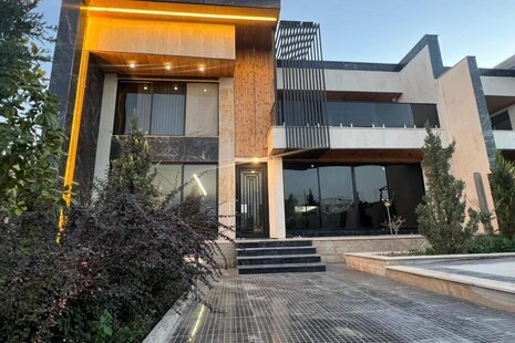 ویلا دوبلکس استخردار مبله سه خواب در چهارباغ