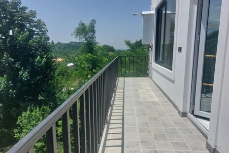 آپارتمان استخردار دوخواب طبقه اول دره جیر در لاهیجان
