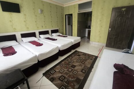 اتاق پنج تخت نیکداد در هتل آپارتمان مشهد