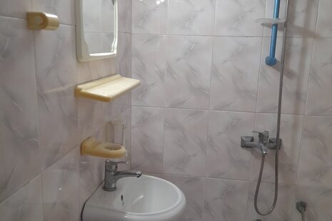 سوئیت 3 نفره یاسین (12)در هتل آپارتمان مبله نوشهر