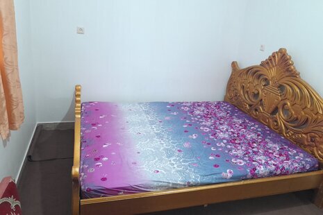 واحد تکخواب قهوه ای در طبقه دوم ویلا آمل