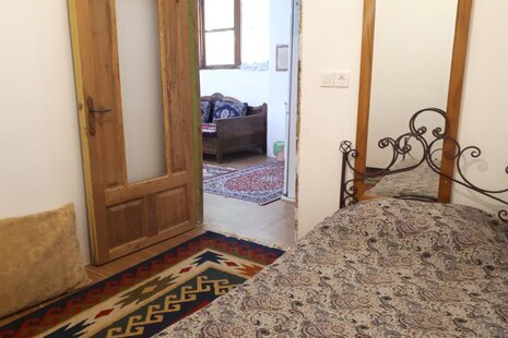اتاق دو خواب خوش نشین در اقامتگاه بومگردی شهر سامان