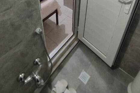 اتاق 203 دو تخت در مسافرخانه قم