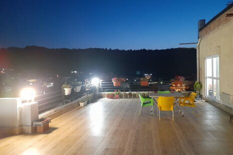 واحد تکخواب تراس دار در طبقه سوم ویلا گرگان