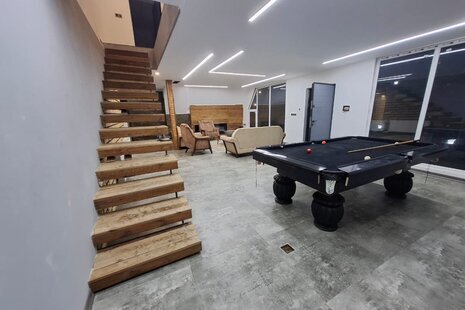 کلبه سوئیسی استخردار تریپلکس دوخواب در سهیلیه چهارباغ