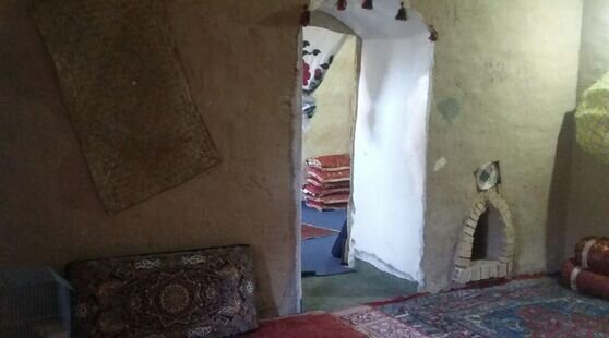 اتاق در اقامتگاه بومگردی در فهرج