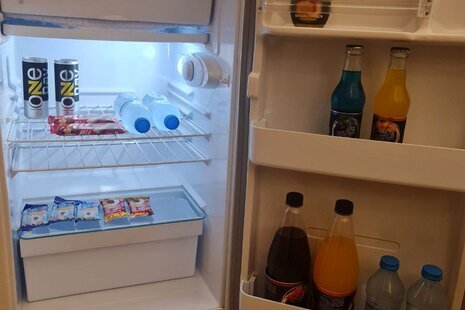 اتاق استاد ارحام صدر در اقامتگاه بومگردی اصفهان