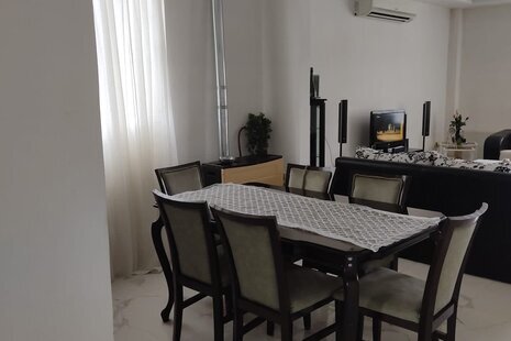 واحد دوخواب در طبقه اول ویلای عباس آباد