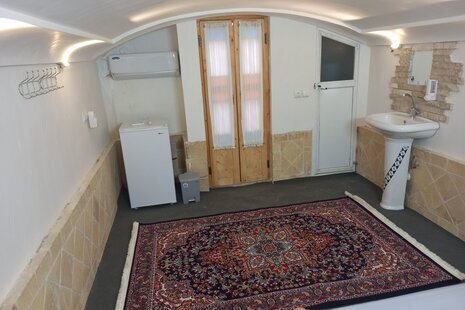 اتاق سرداب در طبقه زیرهمکف اقامتگاه بومگردی کاشان