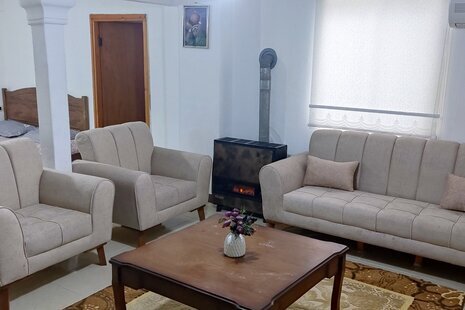 واحد تکخواب کاج در طبقه همکف ویلا رامسر