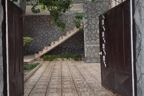 ویلا تکخواب در باغ بهادران