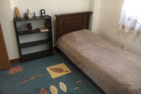 واحد دو خواب در طبقه اول گل شمعدونی در رشت