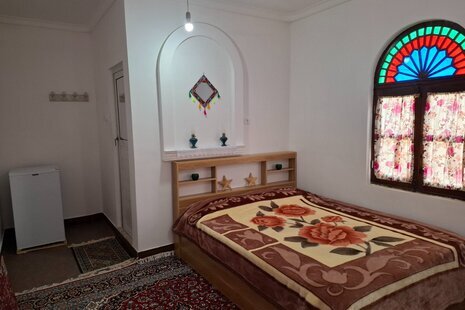 اتاق سه نفره ساحلی (8) در اقامتگاه بومگردی بوشهر
