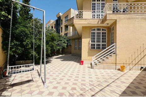 ویلا چهار خواب مبله نفس در شهر صدرا