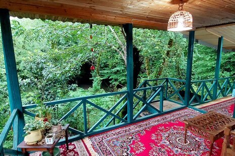 واحد تک خواب در طبقه دوم کلبه جنگلی هیرکانی در