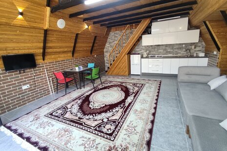 کلبه سوئیسی دوبلکس تکخواب ارغوان جکوزی دار در پل سفید