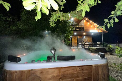 کلبه دوبلکس دوخواب مبله جکوزی دار گلدشت در کلاردشت