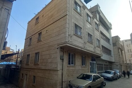 سوئیت سه تخت با سرویس فرنگی در مسافرخانه مشهد