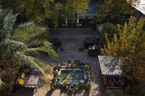 اتاق دونفره بنفشه در اقامتگاه بومگردی اصفهان