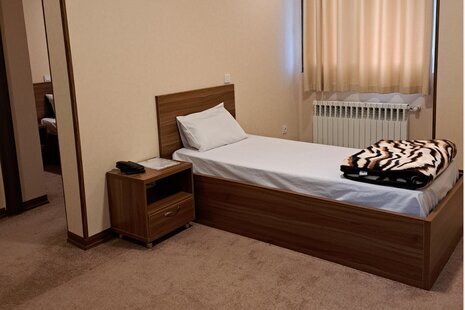 واحد تکخواب 3 نفره در هتل آپارتمان صومعه سرا