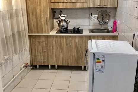 آپارتمان تک خواب در میدان انقلاب