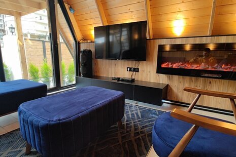 کلبه سوئیسی دوبلکس ساحلی ٱلا در نور