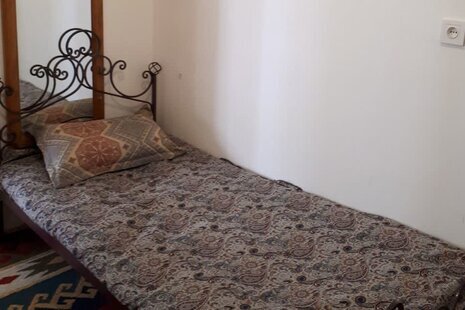 اتاق دو خواب خوش نشین در اقامتگاه بومگردی شهر سامان