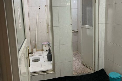 اتاق یک تخت در مهمانپذیر خیابان کارگر