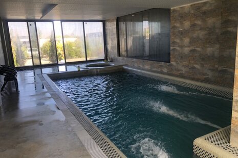 ویلا دوبلکس استخردار مبله سه خواب در چهارباغ