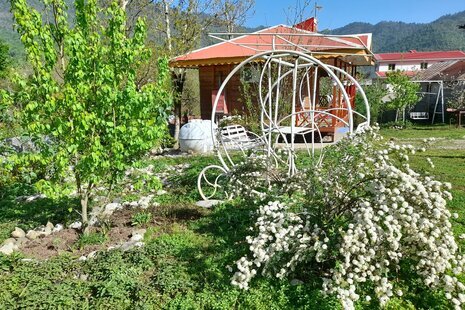 کلبه چوبی سعدی در روستای سیاهدول