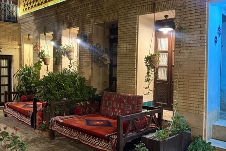 اتاق 4 نفره پنج دری در اقامتگاه سنتی شیراز