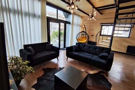 کلبه دوبلکس سوئیسی دوخواب لوکس سیاه در رامسر