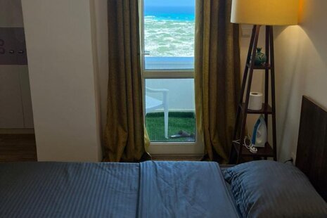 آپارتمان مبله تکخواب طبقه 8 دید دریا در کیش