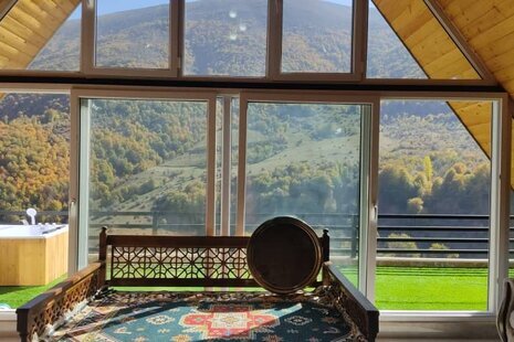 کلبه سوئیسی جکوزی دار دوخواب در مرزن آباد