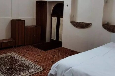 اتاق سنتی دوتخته دالو در بوم گردی کاشان