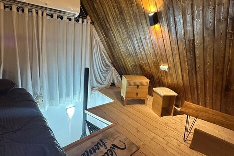 کلبه سوئیسی دوخواب زرین در نور