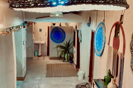 اتاق بابشاد سیرافی در اقامتگاه بومگردی کنگان