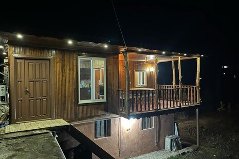 واحد تکخواب در طبقه اول کلبه شیرگاه